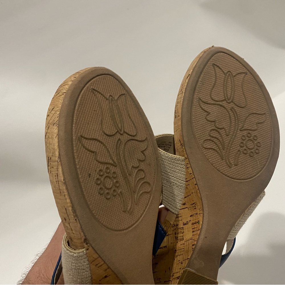 Womens white mountain Blue and Beige Wedge Sandals- Size 9 1/2 - Picture 3 of 6